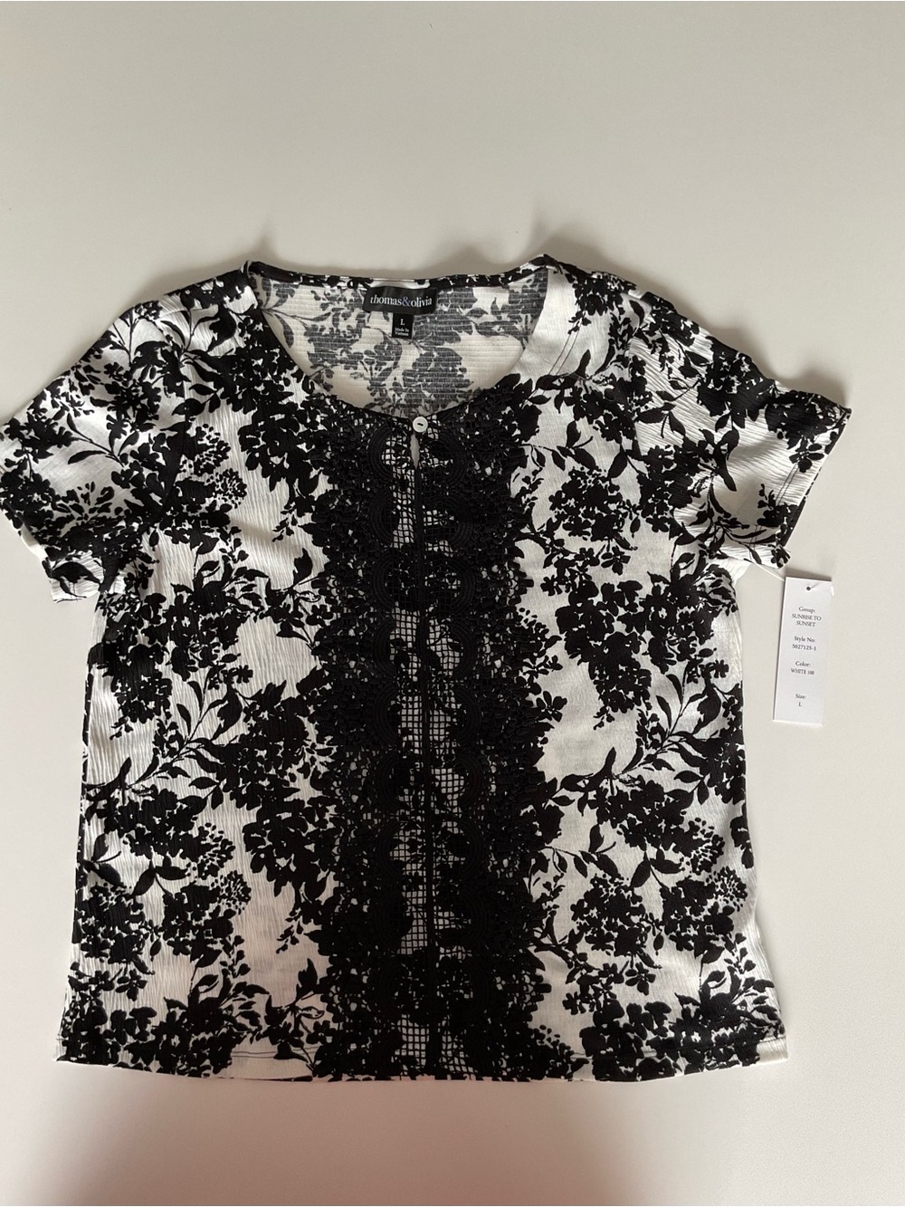 Thomas & Olivia Black & White Floral Lace-Front Short Sleeve Top NWT
